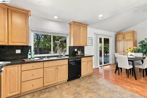 Kitchen - 643 Sutton Ct, Walnut Creek, CA 94598 photo 1 of 2