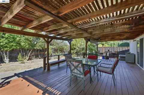 Exterior - 643 Sutton Ct, Walnut Creek, CA 94598 photo 4 of 6