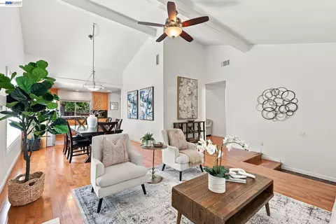 Living - 643 Sutton Ct, Walnut Creek, CA 94598 photo 3 of 3
