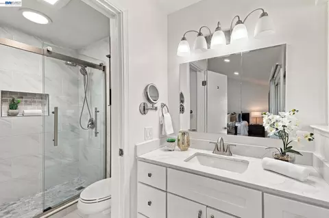 Bath - 643 Sutton Ct, Walnut Creek, CA 94598 photo 2 of 2