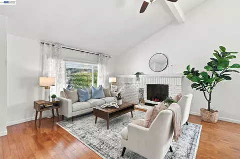 Living - 643 Sutton Ct, Walnut Creek, CA 94598 photo 1 of 3