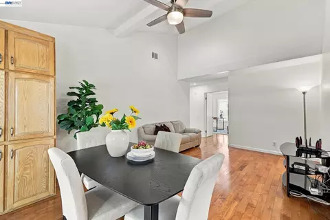 Dining - 643 Sutton Ct, Walnut Creek, CA 94598 photo 4 of 4