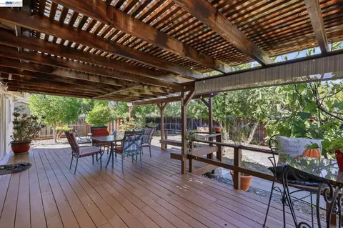 Exterior - 643 Sutton Ct, Walnut Creek, CA 94598 photo 5 of 6