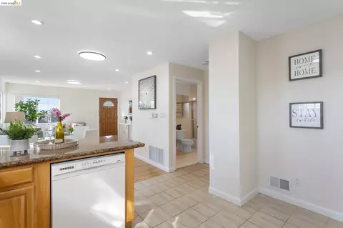 Entry Way - 274 Thrift St, San Francisco, CA 94112 photo 2 of 2