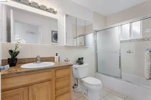 Bath - 274 Thrift St, San Francisco, CA 94112 photo 1 of 1