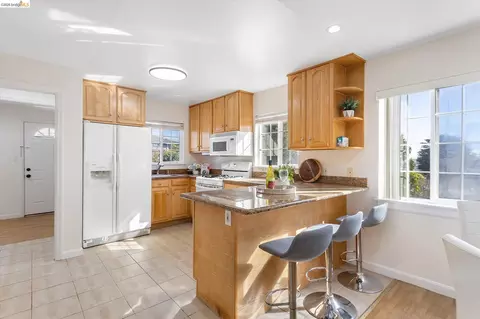 Kitchen - 274 Thrift St, San Francisco, CA 94112 photo 1 of 3