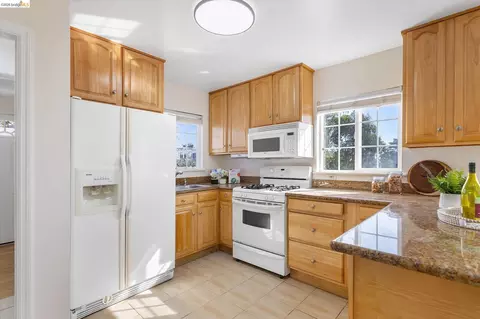Kitchen - 274 Thrift St, San Francisco, CA 94112 photo 2 of 3