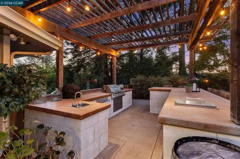 Kitchen - 4572 Ewing Rd, Castro Valley, CA 94546 photo 7 of 7