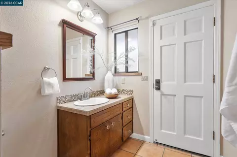 Bath - 4572 Ewing Rd, Castro Valley, CA 94546 photo 6 of 6