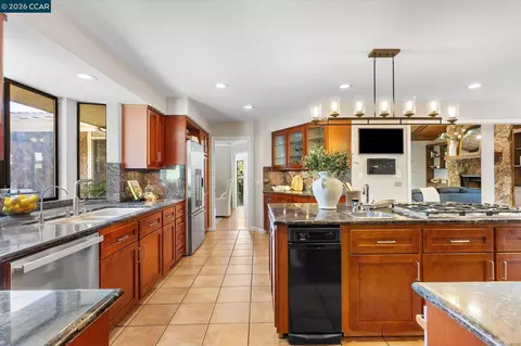 Kitchen - 4572 Ewing Rd, Castro Valley, CA 94546 photo 3 of 7