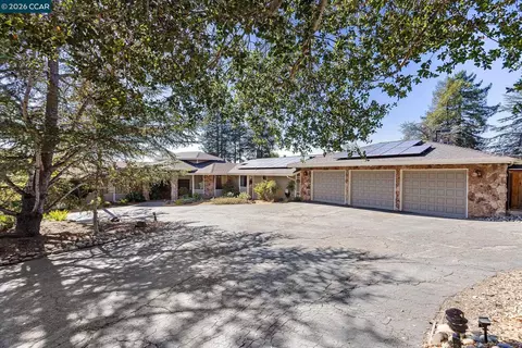Exterior - 4572 Ewing Rd, Castro Valley, CA 94546 photo 7 of 26