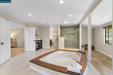 Bath - 4572 Ewing Rd, Castro Valley, CA 94546 photo 2 of 6