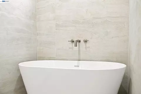 Bath - 2500 Lancaster Ct, Hayward, CA 94542 photo 3 of 14