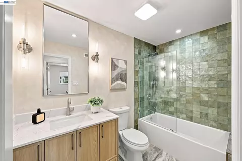 Bath - 2500 Lancaster Ct, Hayward, CA 94542 photo 7 of 14