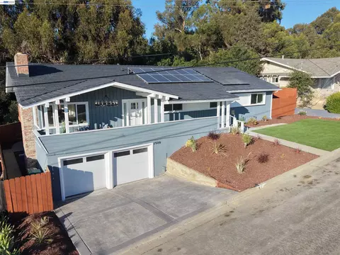 Exterior - 2500 Lancaster Ct, Hayward, CA 94542 photo 2 of 22