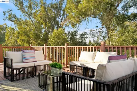 Exterior - 2500 Lancaster Ct, Hayward, CA 94542 photo 8 of 22