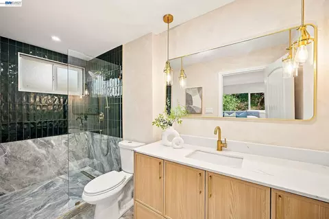 Bath - 2500 Lancaster Ct, Hayward, CA 94542 photo 10 of 14