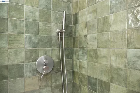 Bath - 2500 Lancaster Ct, Hayward, CA 94542 photo 9 of 14