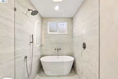 Bath - 2500 Lancaster Ct, Hayward, CA 94542 photo 2 of 14