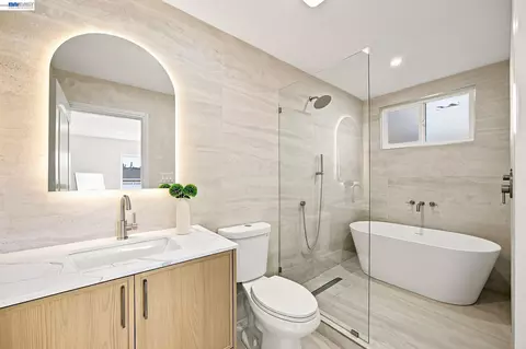 Bath - 2500 Lancaster Ct, Hayward, CA 94542 photo 1 of 14