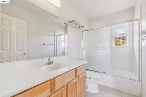 Bath - 3265 Hertlein Pl, Castro Valley, CA 94546 photo 3 of 4