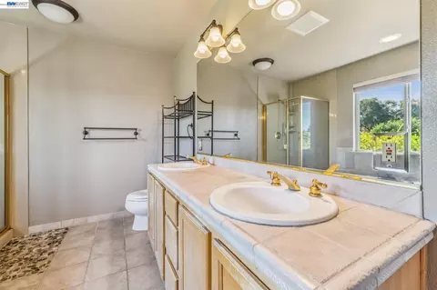Bath - 3265 Hertlein Pl, Castro Valley, CA 94546 photo 2 of 4
