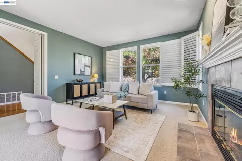 Living - 3265 Hertlein Pl, Castro Valley, CA 94546 photo 4 of 10