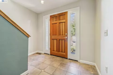 Entry Way - 3265 Hertlein Pl, Castro Valley, CA 94546 photo 2 of 5