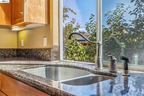 Kitchen - 3265 Hertlein Pl, Castro Valley, CA 94546 photo 4 of 9