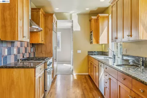 Kitchen - 3265 Hertlein Pl, Castro Valley, CA 94546 photo 6 of 9