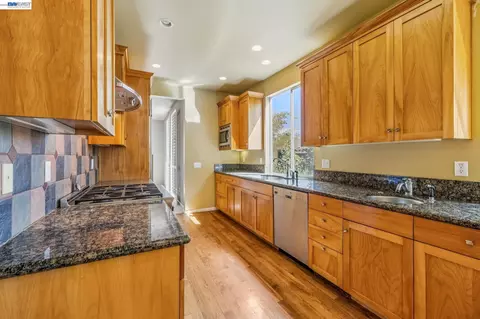 Kitchen - 3265 Hertlein Pl, Castro Valley, CA 94546 photo 8 of 9