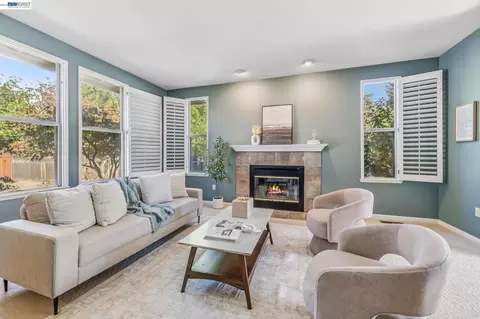 Living - 3265 Hertlein Pl, Castro Valley, CA 94546 photo 2 of 10