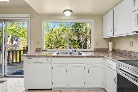 Kitchen - 808 S Gloucester St, Antioch, CA 94509 photo 3 of 4