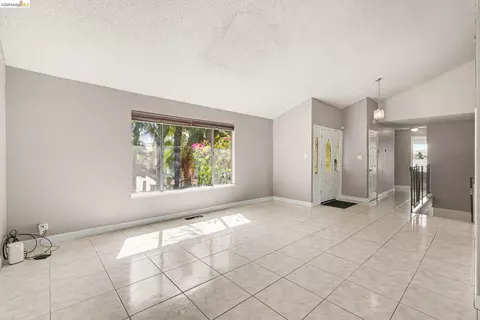 Living - 808 S Gloucester St, Antioch, CA 94509 photo 5 of 8