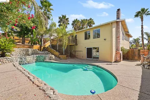 Exterior - 808 S Gloucester St, Antioch, CA 94509 photo 2 of 8
