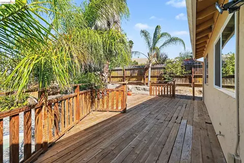 Exterior - 808 S Gloucester St, Antioch, CA 94509 photo 4 of 8