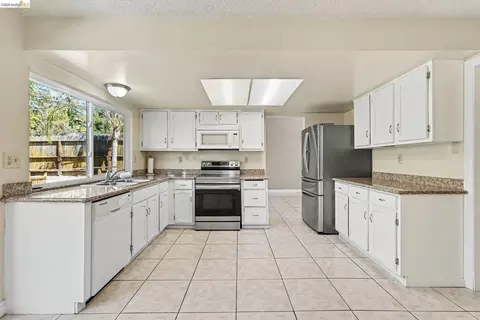 Kitchen - 808 S Gloucester St, Antioch, CA 94509 photo 1 of 4