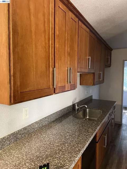 2039 D St, Hayward, CA 94541 photo 2