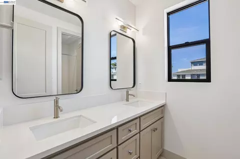Bath - 2302 Sanderling Ave, Marina, CA 93933 photo 1 of 3