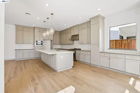 Kitchen - 2302 Sanderling Ave, Marina, CA 93933 photo 2 of 2