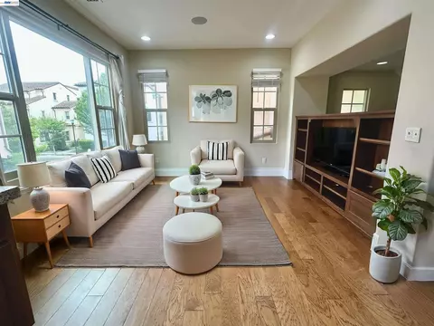 Living - 69 Pimentel Cir, Milpitas, CA 95035 photo 2 of 4