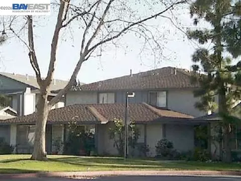 533 Spring Rd #23, Moorpark, CA 93021