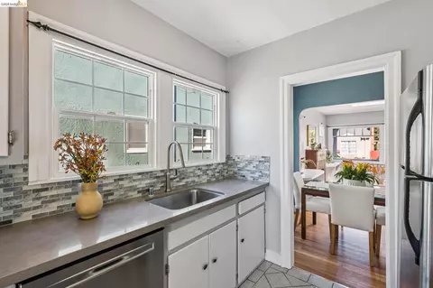 Kitchen - 710 Cornell Ave, Albany, CA 94706 photo 2 of 6