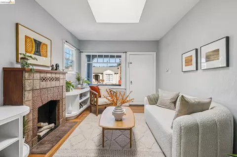Living - 710 Cornell Ave, Albany, CA 94706 photo 2 of 4