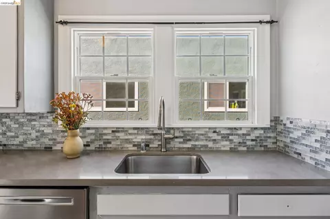 Kitchen - 710 Cornell Ave, Albany, CA 94706 photo 4 of 6