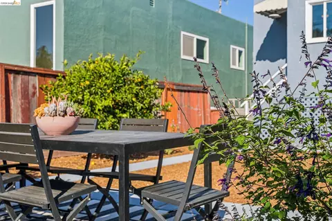 Exterior - 710 Cornell Ave, Albany, CA 94706 photo 9 of 13