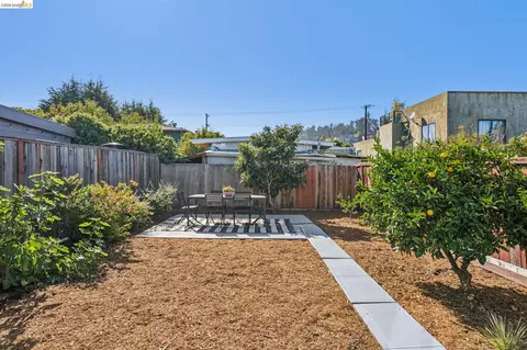 Exterior - 710 Cornell Ave, Albany, CA 94706 photo 6 of 13