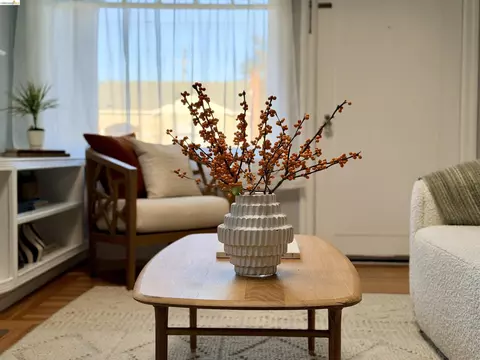 Entry Way - 710 Cornell Ave, Albany, CA 94706 photo 1 of 2
