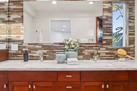 Bath - 752 Grizzly Peak Blvd, Berkeley, CA 94708 photo 6 of 7