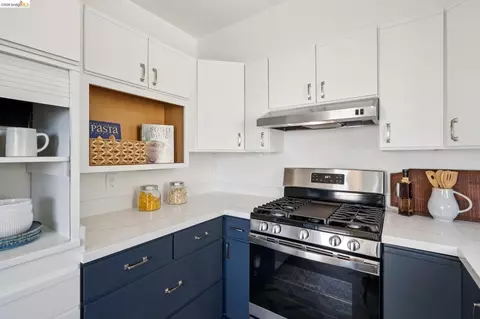 Kitchen - 752 Grizzly Peak Blvd, Berkeley, CA 94708 photo 5 of 6